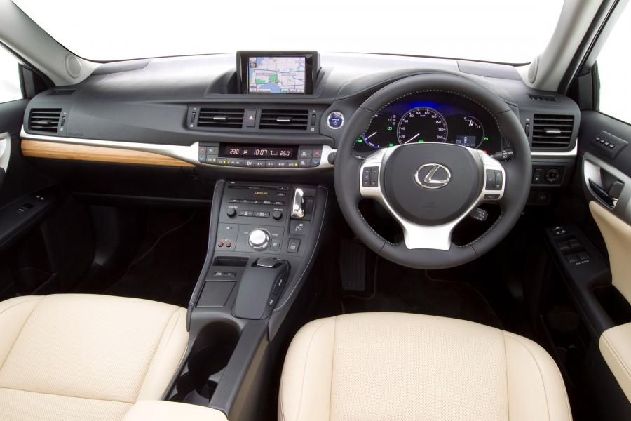  Lexus CT200h F-Sport 2011 года  (EU) (фото 3 из 16)